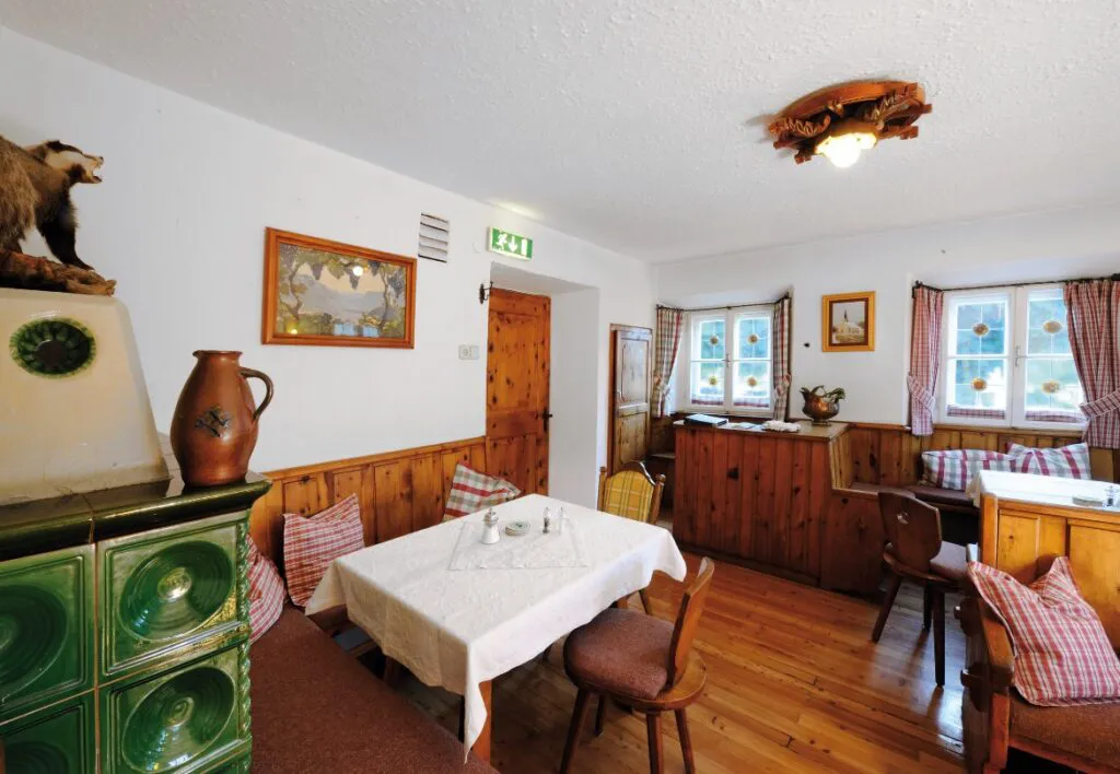 tadah-hotel-stern-im-tadah-famlientest-essenssaal