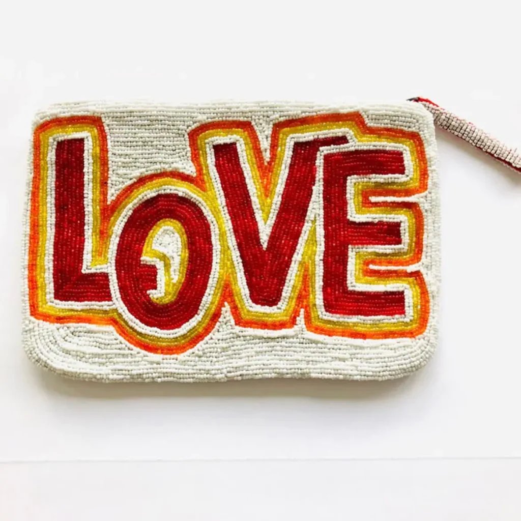 necessaire-perlen-love-schriftzug