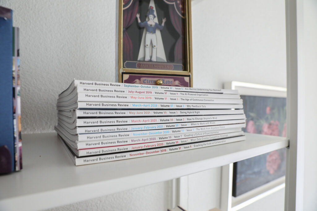 harvard-business-review-magazine-regalbrett