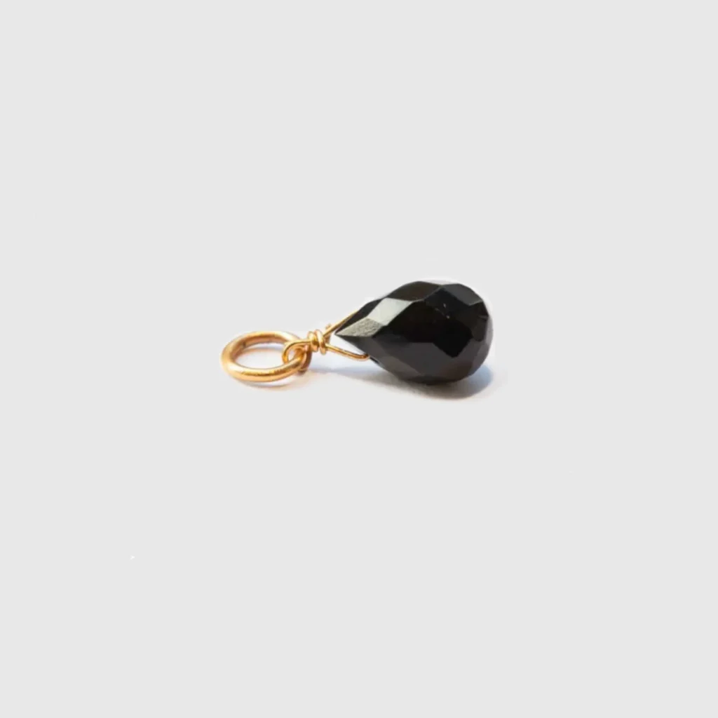 anhänger-schmuck-kette-schwarzer-stein-gold