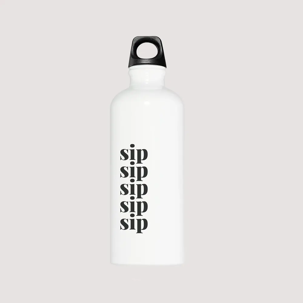 weisse-trinkflasche-schwarze-schrift-sigg-sipsip