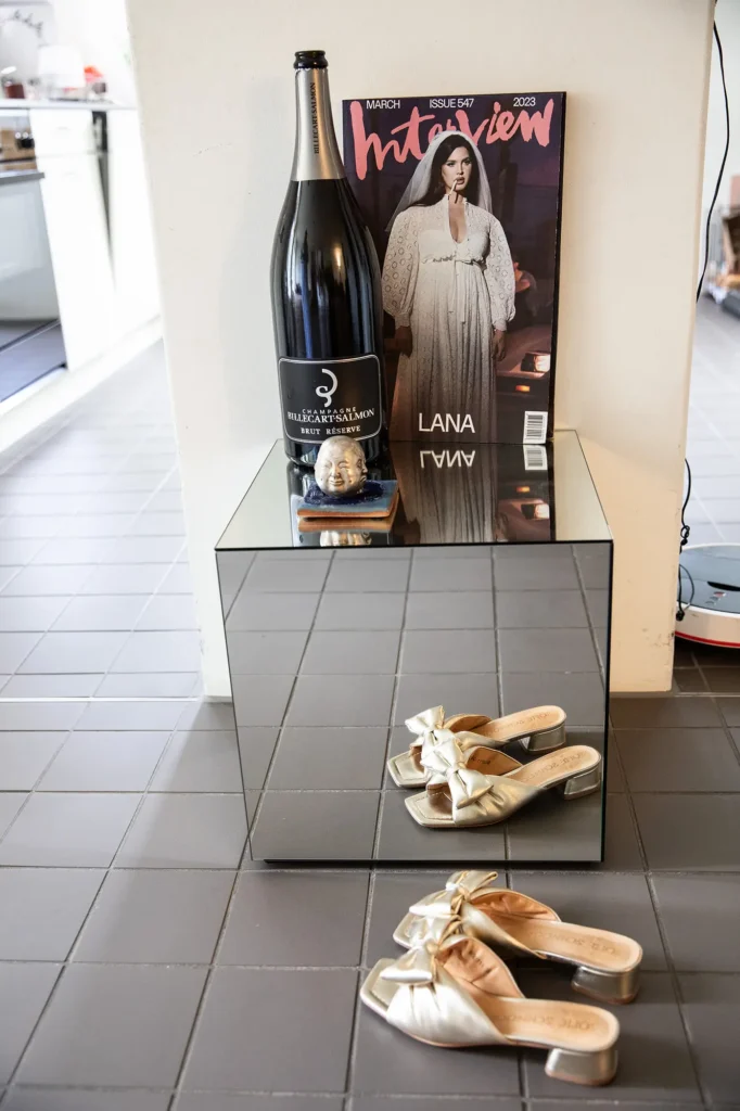 magnumflasche-gold-sandalen-bild-spiegelcube