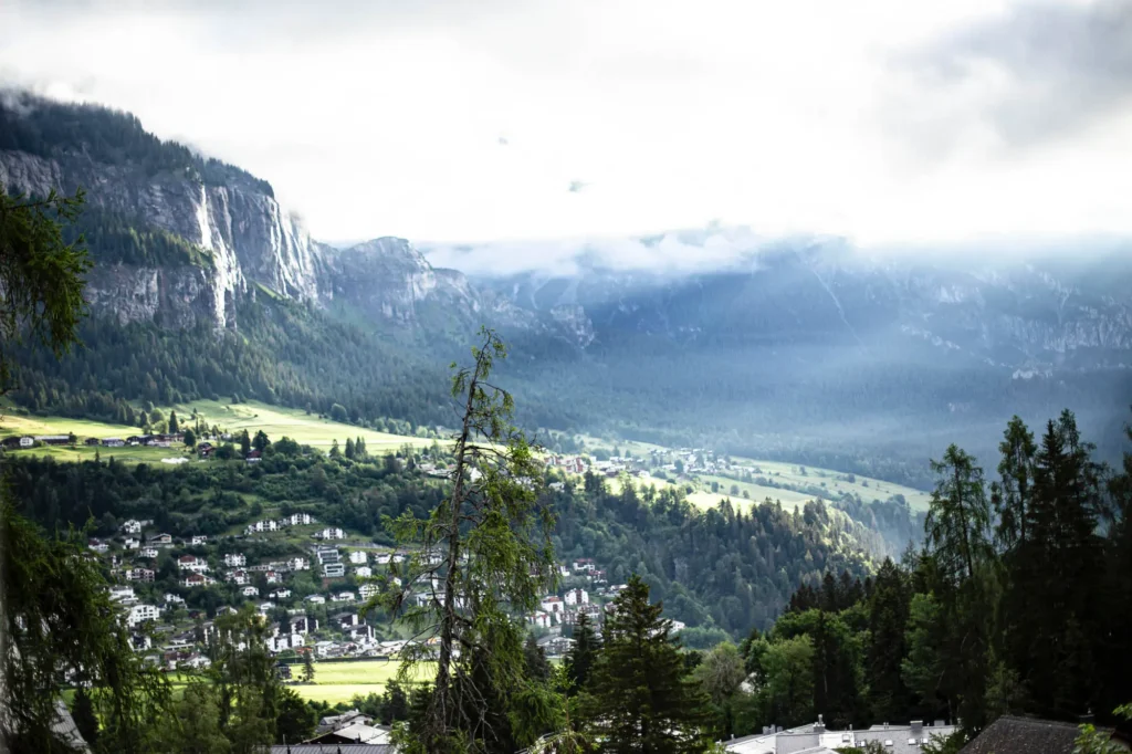 aussicht-flims-berge-wald-bäume