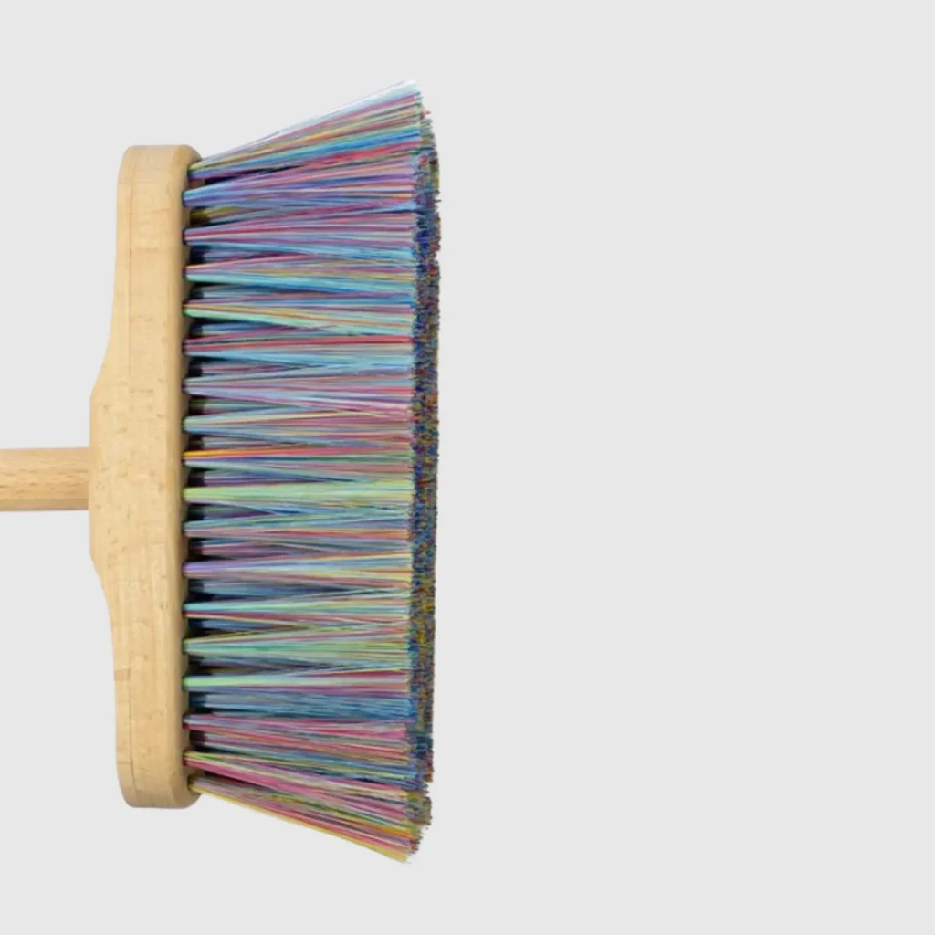 esen-farbige-borsten-holz