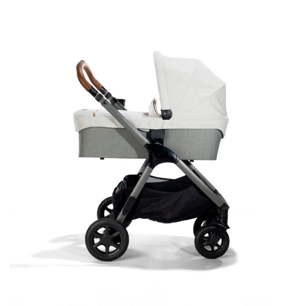 kinderwagen-grau-weiss-schwarz-babywanne