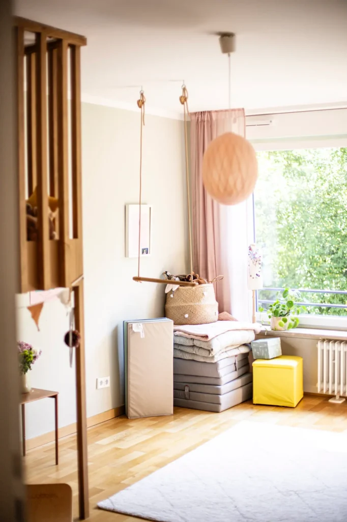 Motel-a-miio-keramik-anna-von-hellberg-laura-castien-kinderzimmer-heizung-teppich-schaukel-kissen-turnmatte