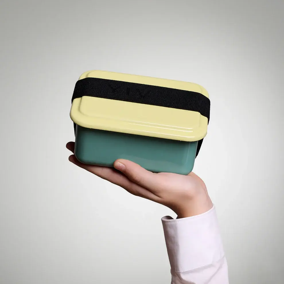 hand-lunchbox-yves