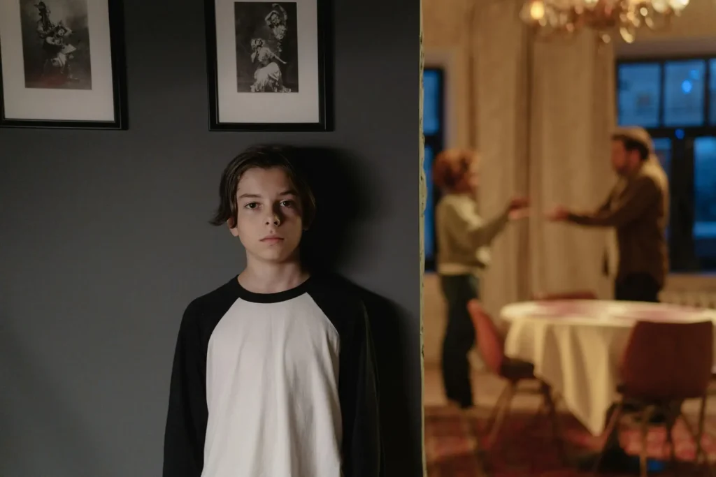 kind-wand-eltern-streiten