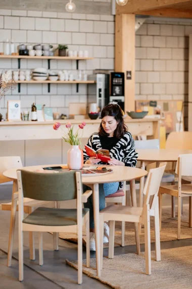 kunst-mit-kind-laura-herter-tadah-coworking-space-lesen-pause