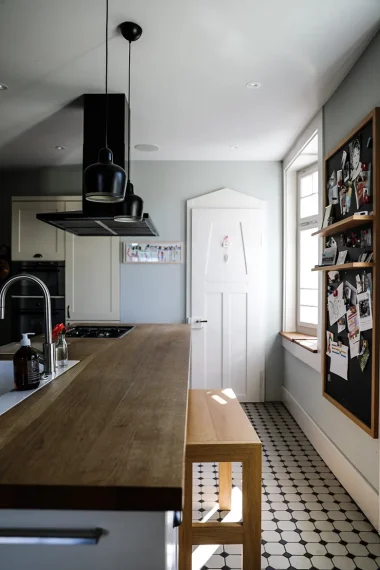 Küche-boden-mosaik-kuecheninsel-brett